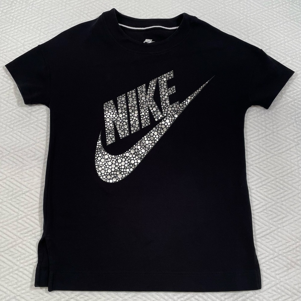 NIKE Women’s Short Sleeve Silver Swoosh Sweatshirt Size S